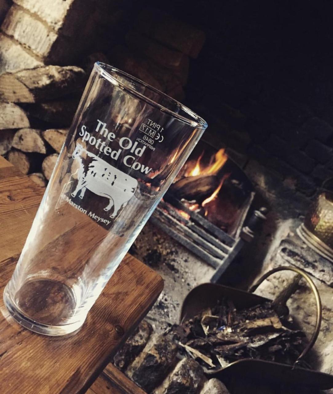 The Old Spotted Cow Marston Meysey Exterior foto